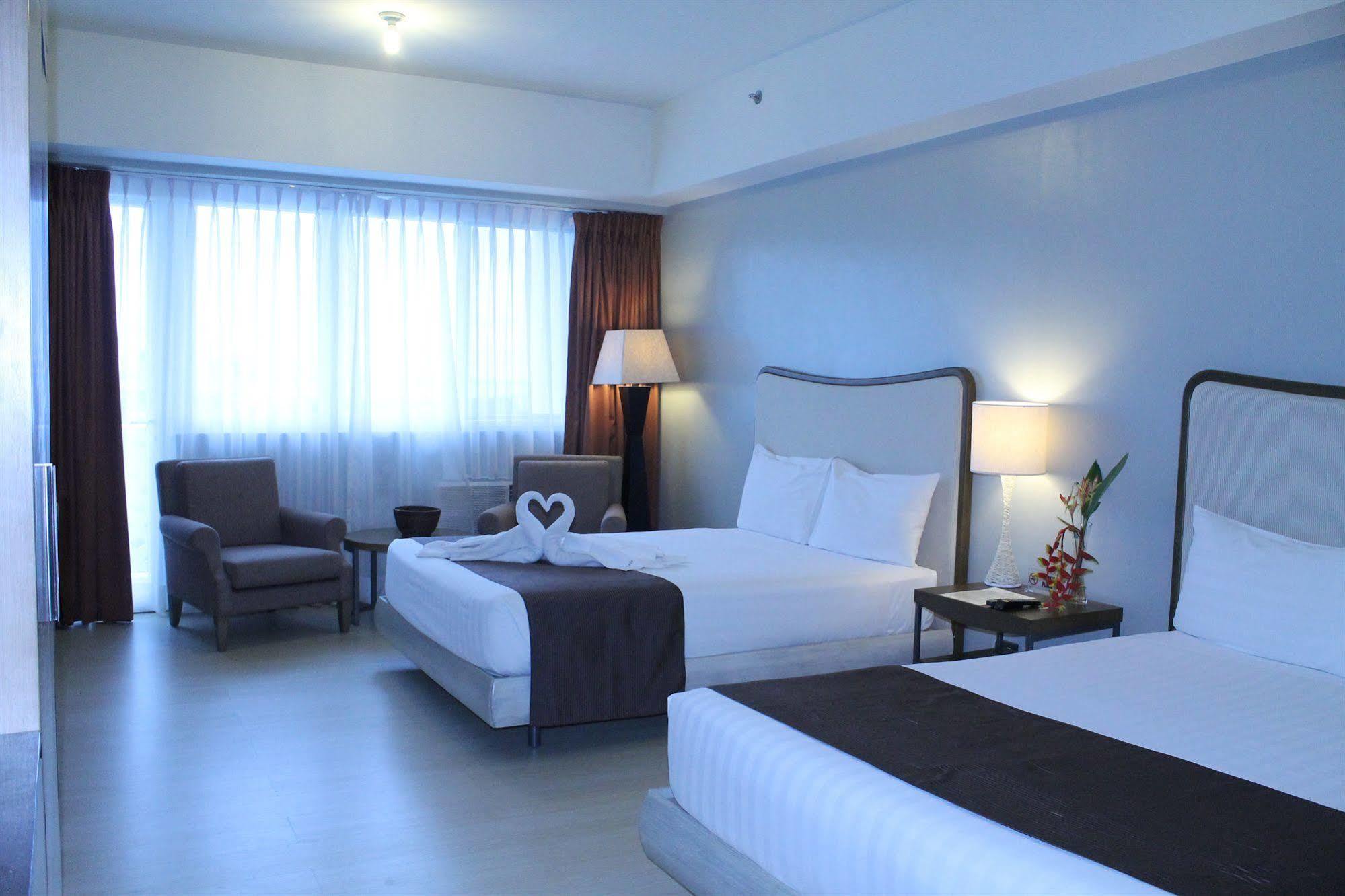 La Mirada Hotel Cebu Stadt Exterior foto